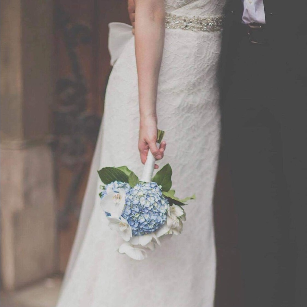 Wedding Dress with veil - Picture 4 of 7